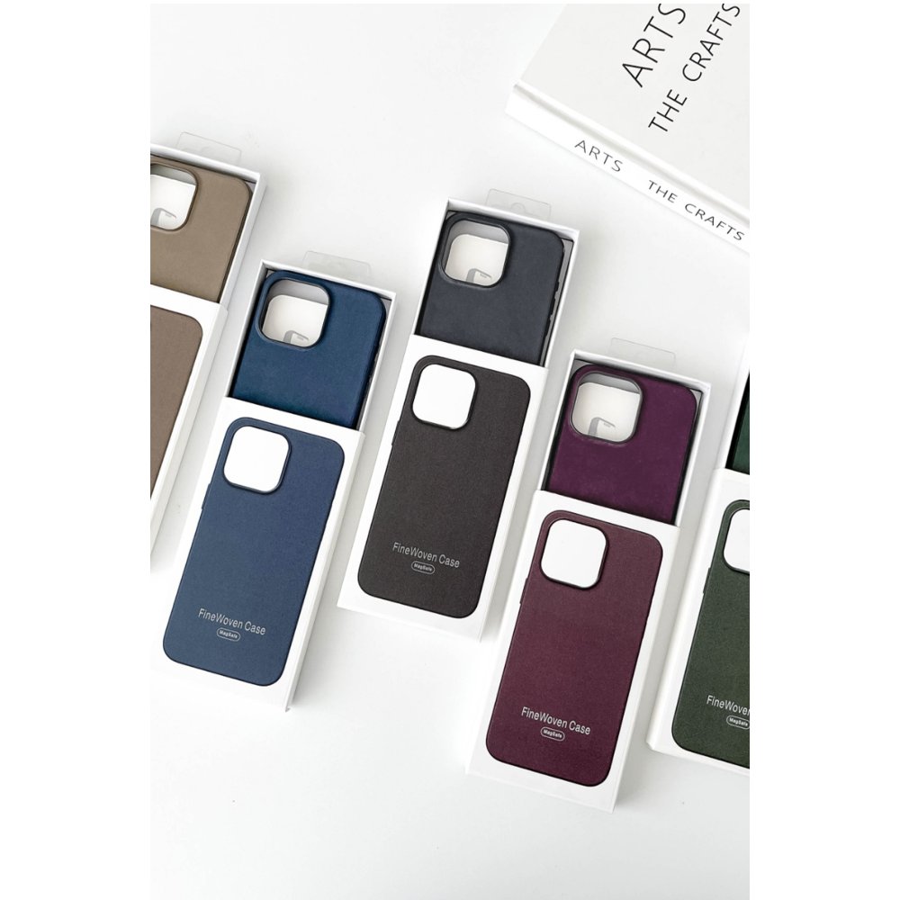  iPhone 15 Pro Max Kılıf Karen Magsafe Kapak - Siyah